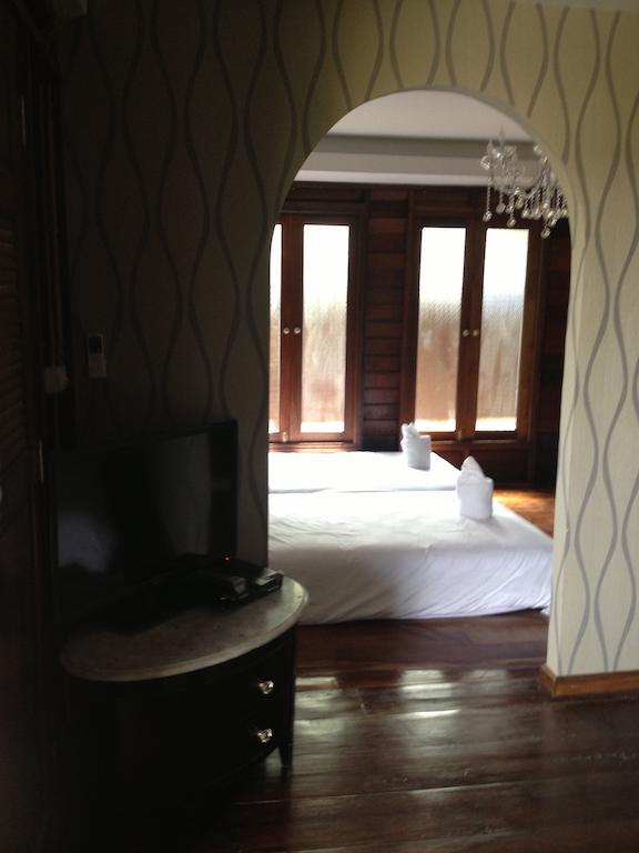 At Casa Guesthouse Amphawa Exterior photo