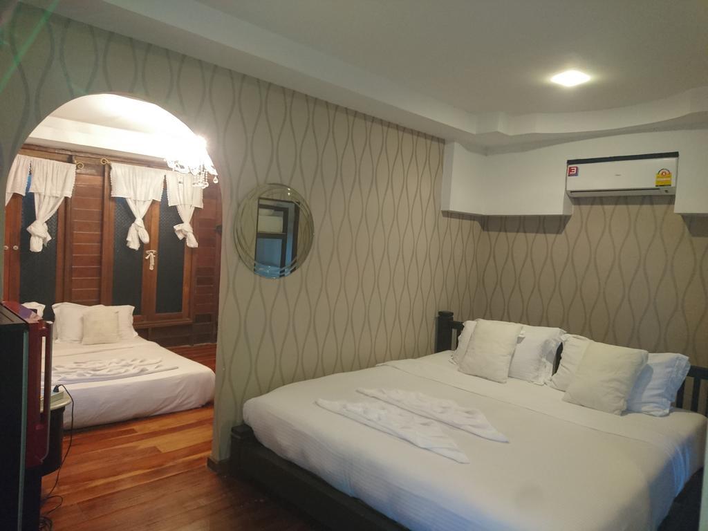 At Casa Guesthouse Amphawa Exterior photo